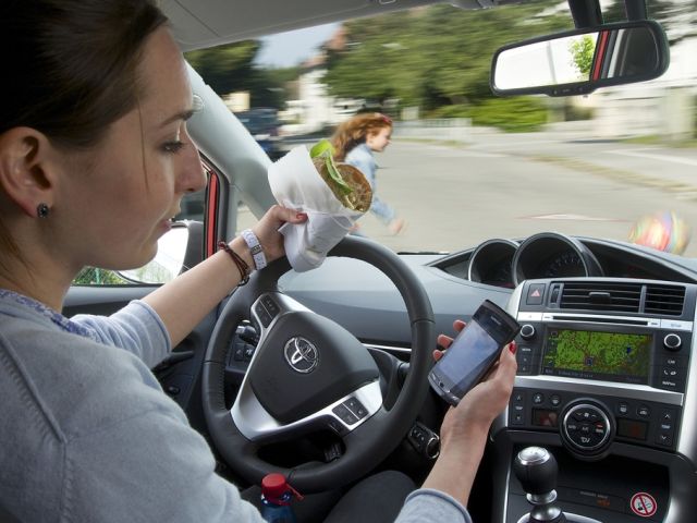 Bedienkonzepte im Auto: Was beim Fahren ablenkt - Bild 1